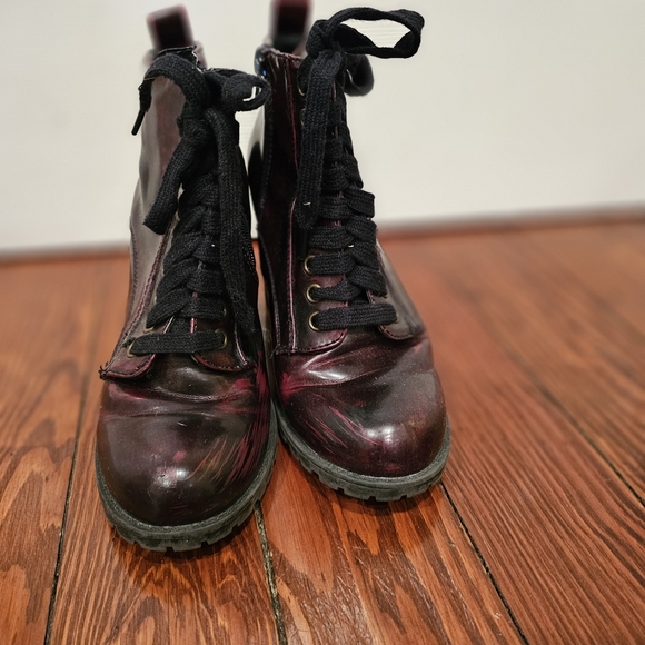 Steve Madden Andie Lace-Up Chunky Boots | Glossy Burgundy Y2K Style | Size 7 - Picture 5 of 5